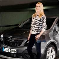 Клаудия Шифър е новото лице на Opel